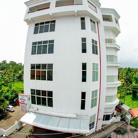 Hotel Lals Residency Adur Zewnętrze zdjęcie