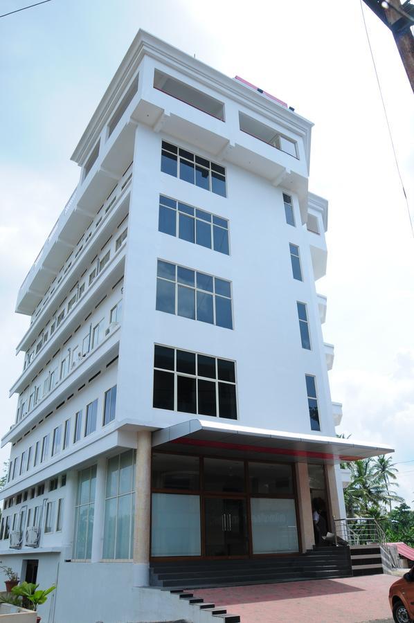 Hotel Lals Residency Adur Zewnętrze zdjęcie
