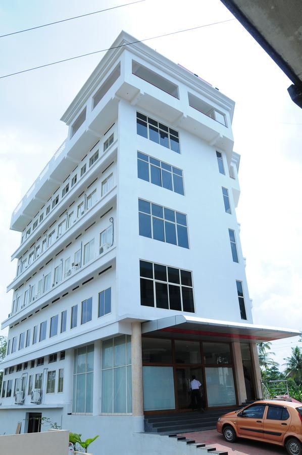 Hotel Lals Residency Adur Zewnętrze zdjęcie