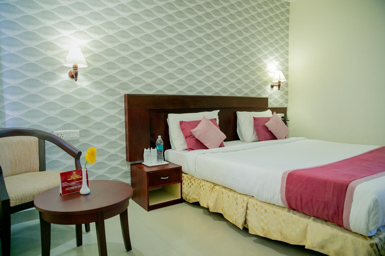 Hotel Lals Residency Adur Zewnętrze zdjęcie