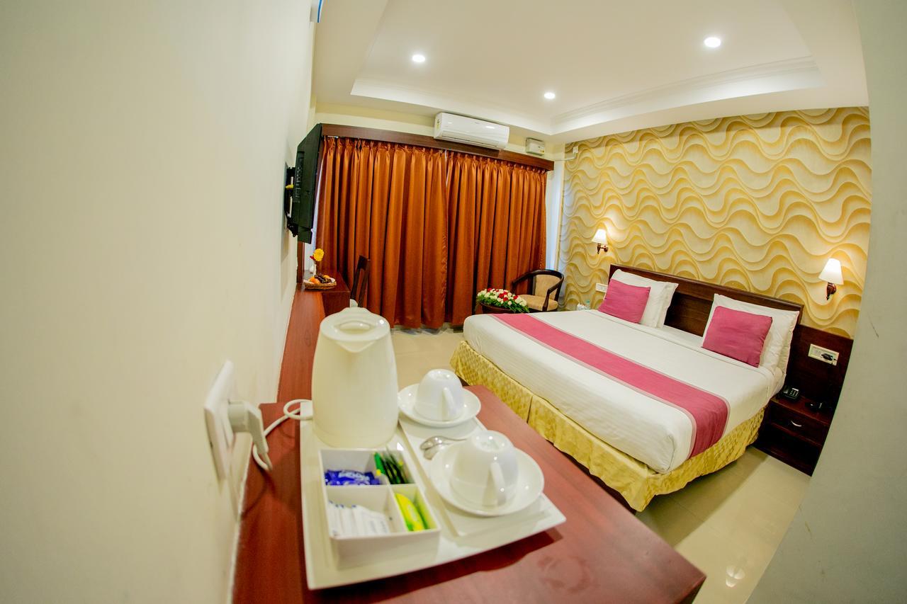 Hotel Lals Residency Adur Zewnętrze zdjęcie