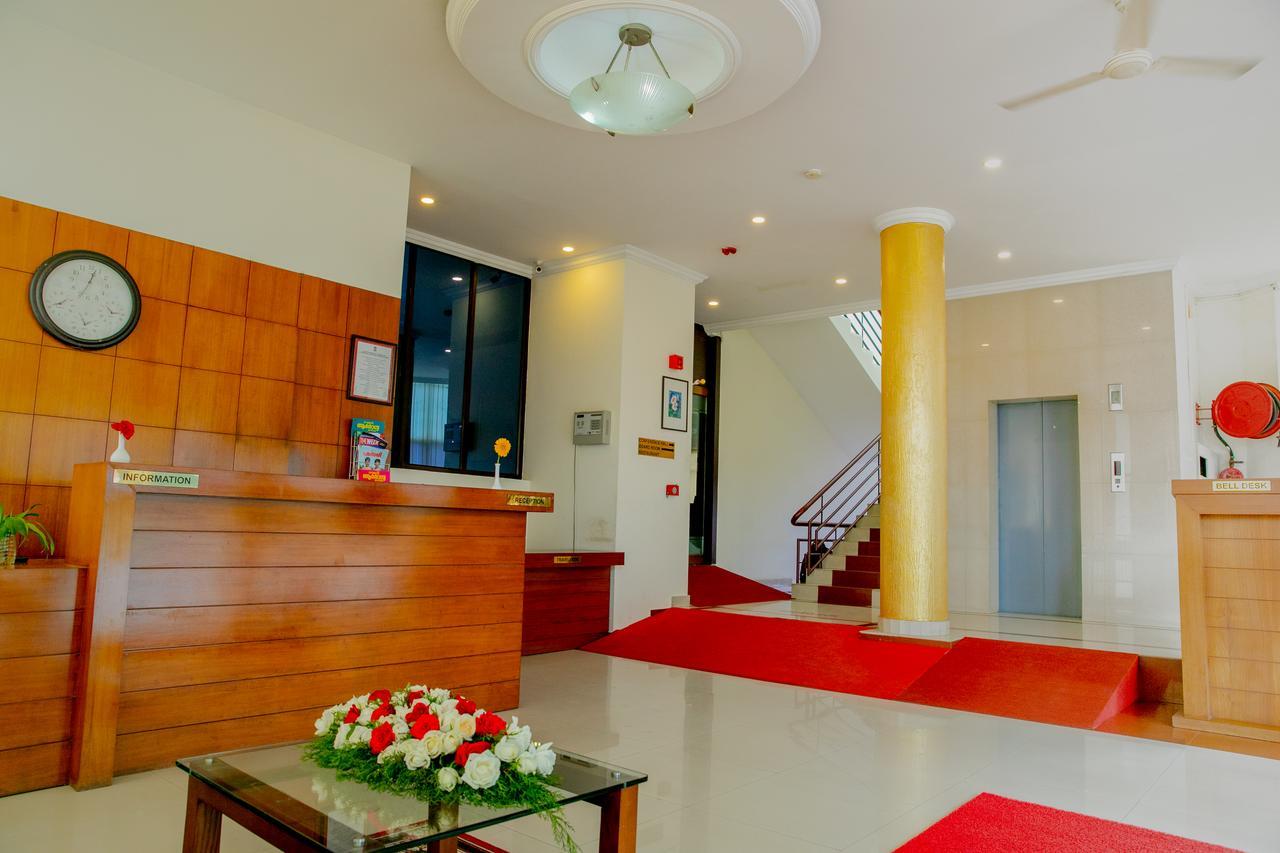 Hotel Lals Residency Adur Zewnętrze zdjęcie