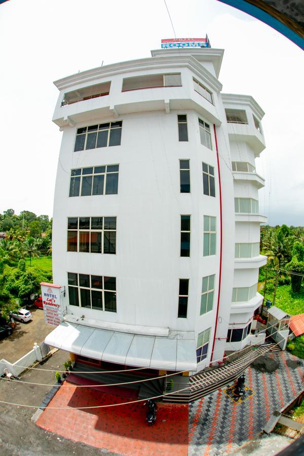 Hotel Lals Residency Adur Zewnętrze zdjęcie