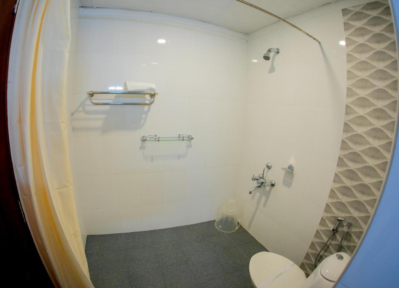 Hotel Lals Residency Adur Zewnętrze zdjęcie