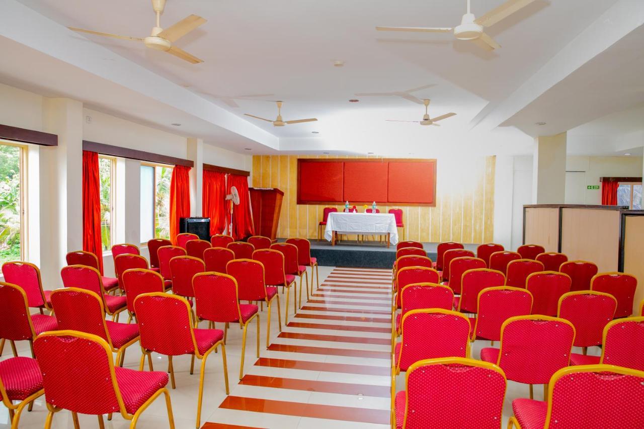 Hotel Lals Residency Adur Zewnętrze zdjęcie