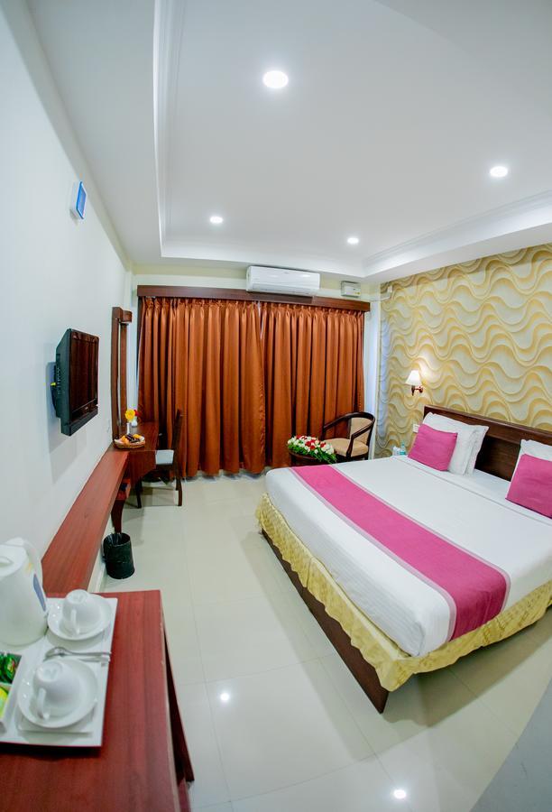 Hotel Lals Residency Adur Zewnętrze zdjęcie